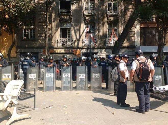 Desalojan edificio en la colonia Roma por riesgo de desplomarse