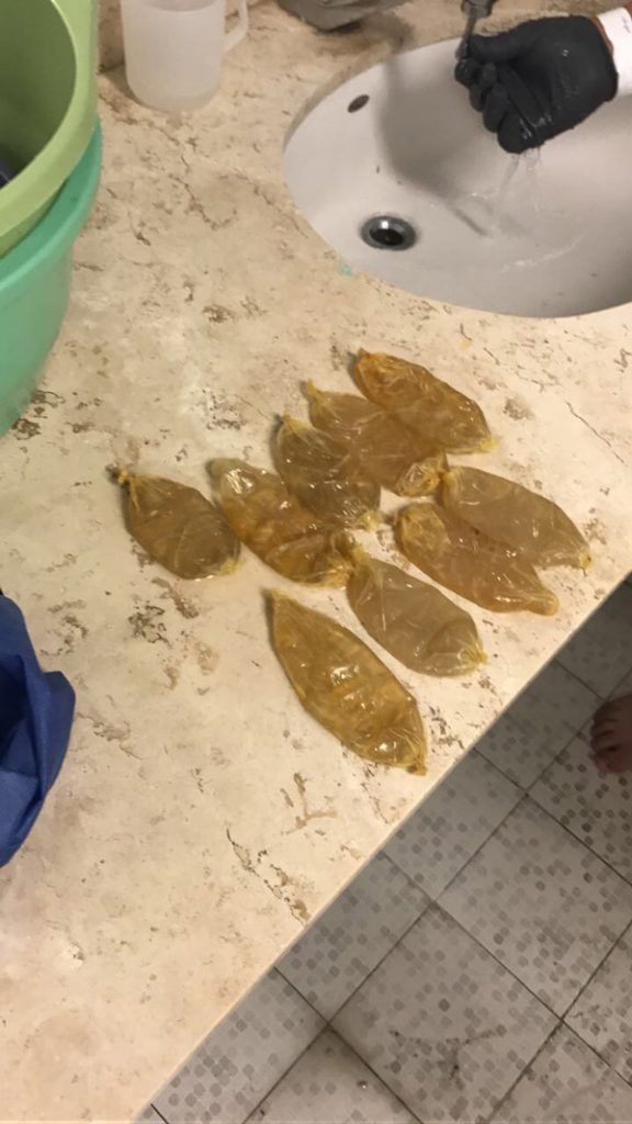 Detienen a sujetos que transportaban cocaína en el AICM - droga-aicm-peru-576x1024