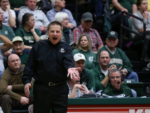 Entrenador de basquetbol abusaba emocionalmente de jugadores - entrenador-basquetbol-colegial-2