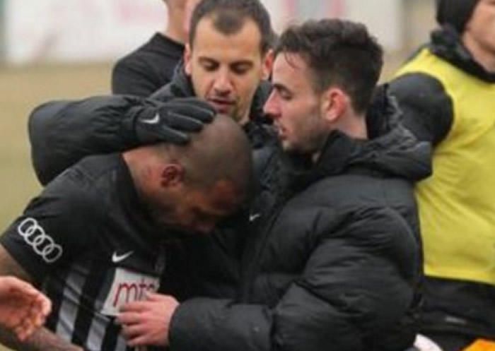 Jugador brasileño rompe en llanto por actitudes racistas durante partido - everton-luiz-3