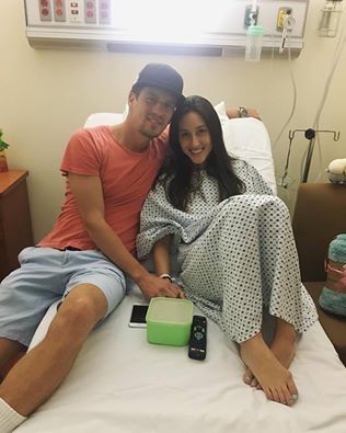 Dan de alta a nadadora herida por bala perdida - fernanda-armenta-alta-2