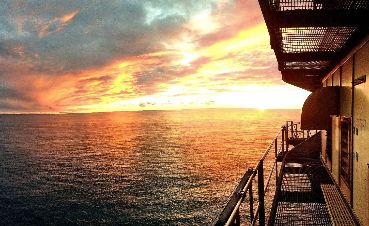 El hotel más peligroso del mundo - friyng-pan-tower-6