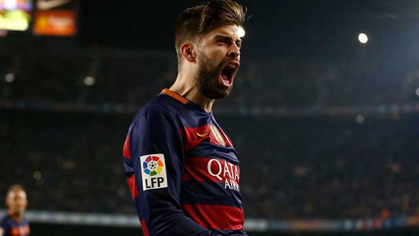 Piqué se queja de árbitros en Twitter