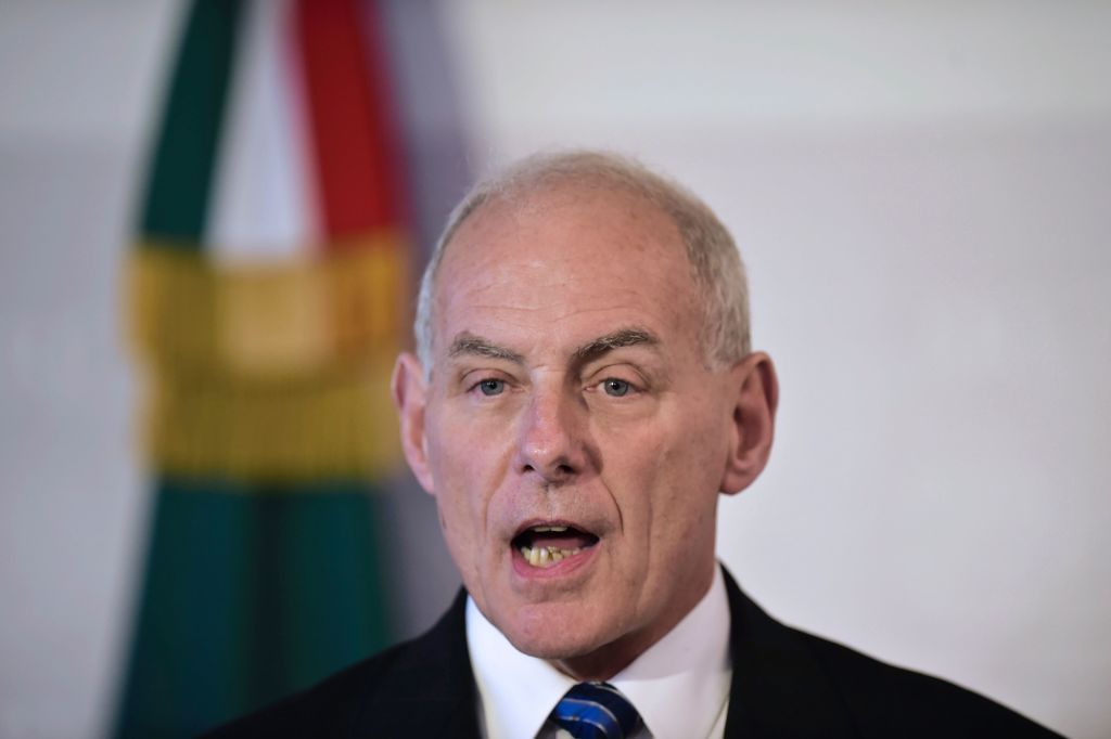 Kelly confirma intención de separar a padres e hijos en la frontera - gettyimages-644308440