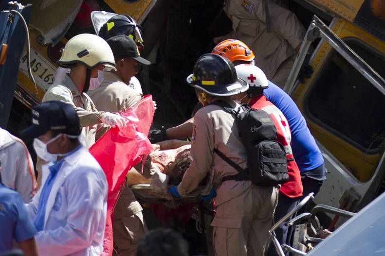 Al menos 16 muertos en accidente carretero en Honduras - honduras-accidente-2