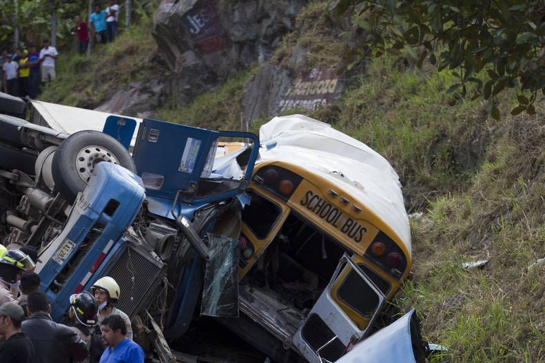 Al menos 16 muertos en accidente carretero en Honduras - honduras-accidente-3