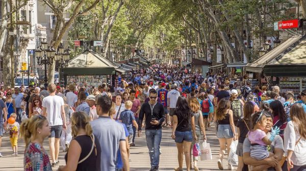 Barcelona limitará la cantidad de turistas que reciba - iStock-582290662-1024x575