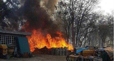 Se incendia almacén de la CFE en Estado de México