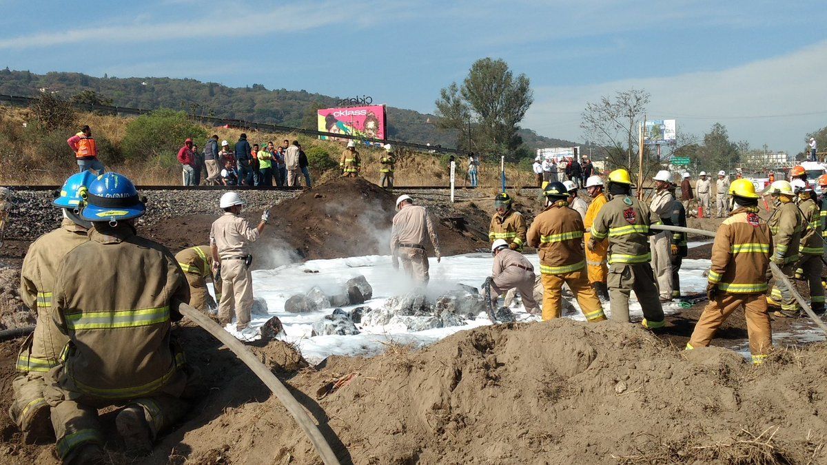 Sofocan incendio en ducto de Pemex en Jalisco