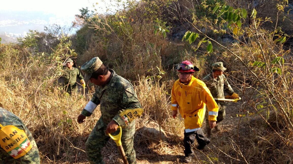 Sofocan incendio en Acapulco