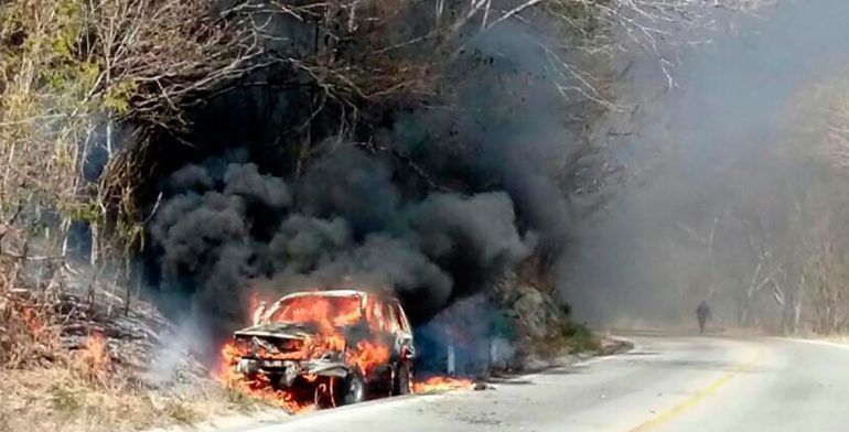Incendio en una camioneta deja 10 heridos en Oaxaca