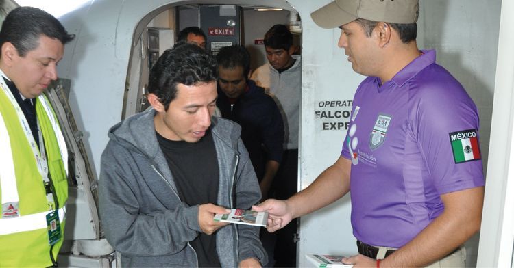 EE.UU. regresa a pie entre 400 y 500 migrantes mexicanos al día