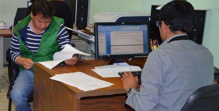 Policías golpean y roban equipo a reportero en Pachuca