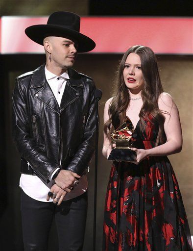 Adele se lleva la noche en los Grammy - jesse-y-joy-grammy