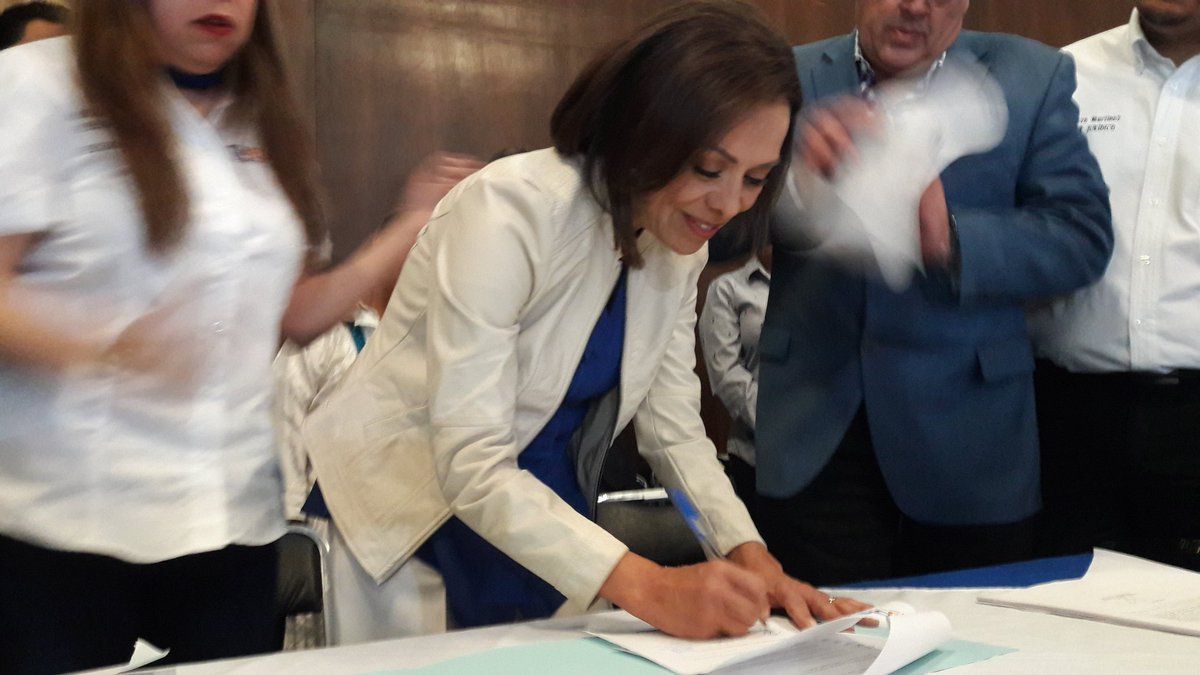 Josefina Vázquez Mota se registra como precandidata a gobernadora