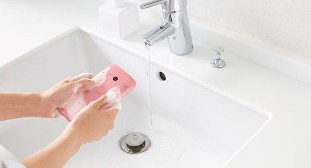 Video: lanzan smartphone lavable