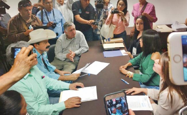 Layín se registra como candidato independiente a gobernador de Nayarit - layin