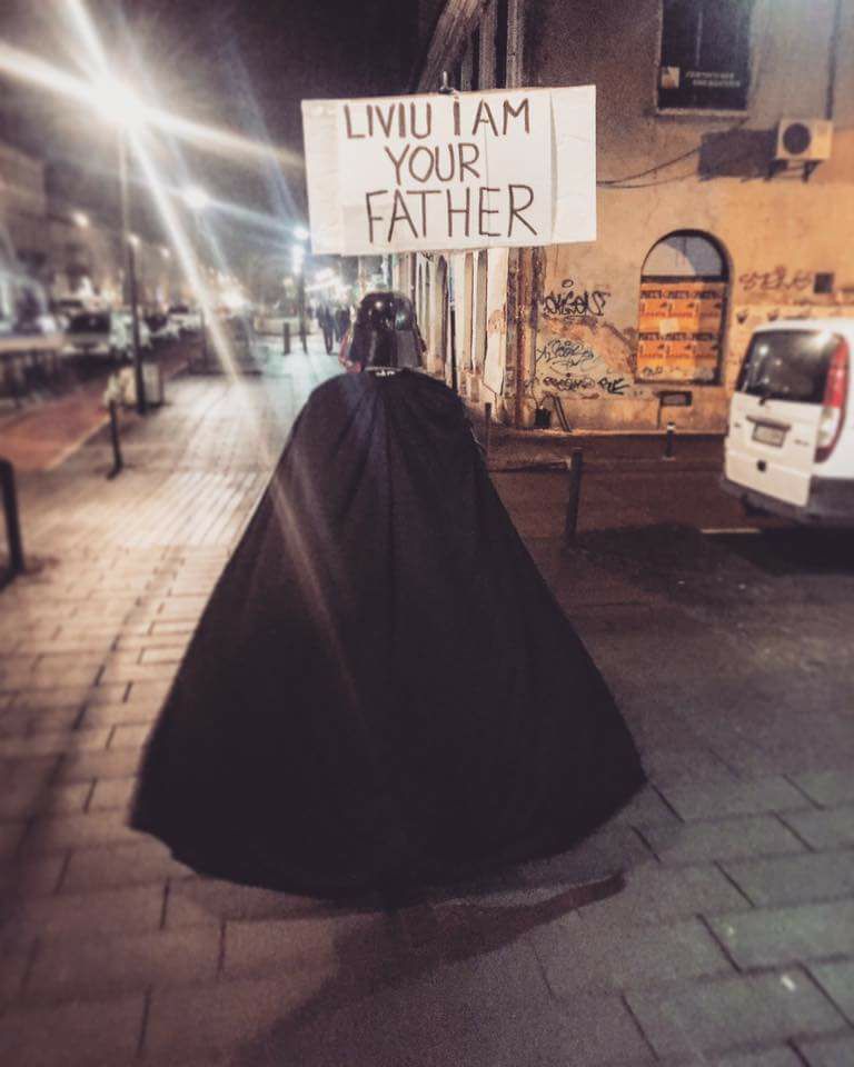 Protestas en Rumania por despenalización de la corrupción - liviu-twitter