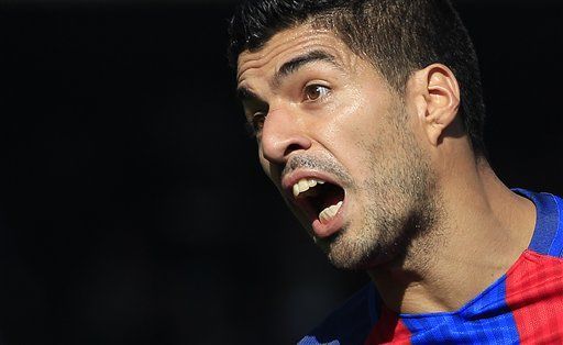 Sancionan con dos partidos a Luis Suárez tras expulsión