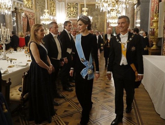Mauricio Macri comete error durante brindis con la reina Letizia - macri-I