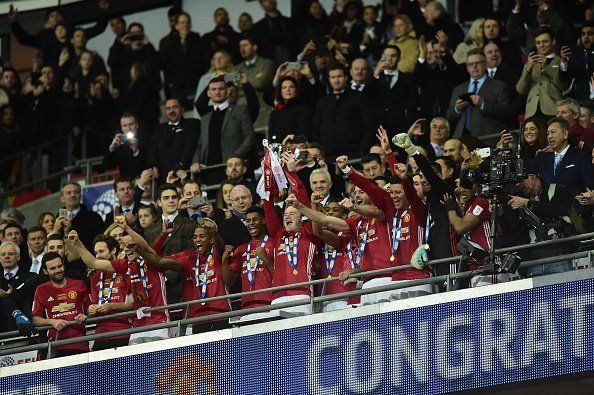 Mourinho consigue la Copa de la Liga con el Manchester United - manchester-united-eflcup-2