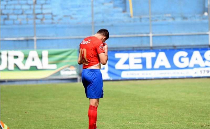 Futbolista se entera de la muerte de su madre en pleno partido - marcopappa2