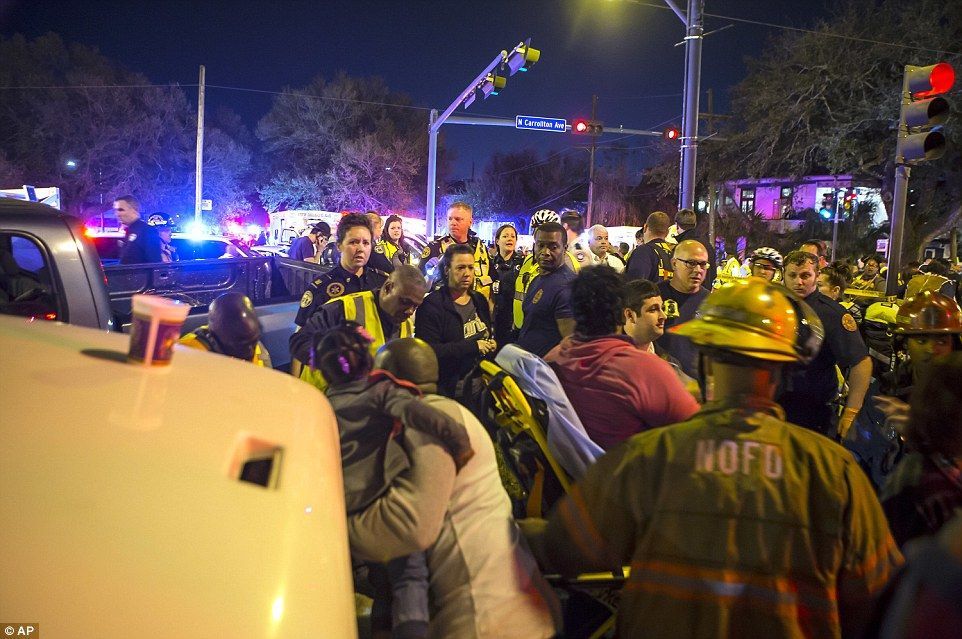 Joven arrolla a multitud durante el Mardi Grass. Al menos 28 lesionados - mardi-gras-10