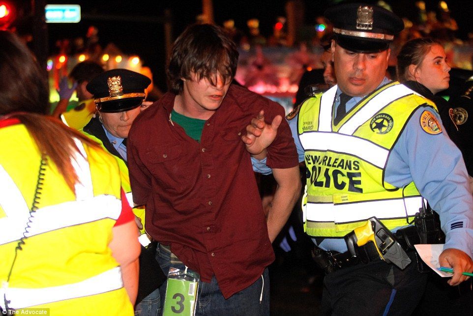 Joven arrolla a multitud durante el Mardi Grass. Al menos 28 lesionados - mardi-gras