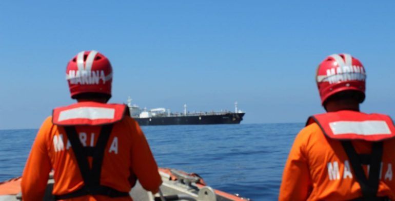 Marina rescata a tres náufragos cerca de Acapulco