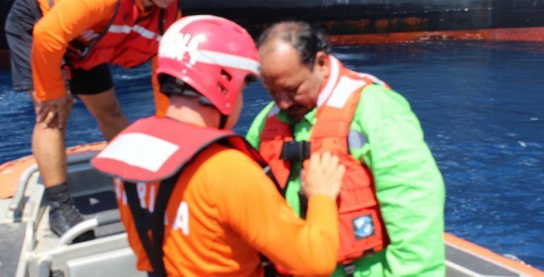 Marina rescata a tres náufragos cerca de Acapulco - marinaa3-770x392