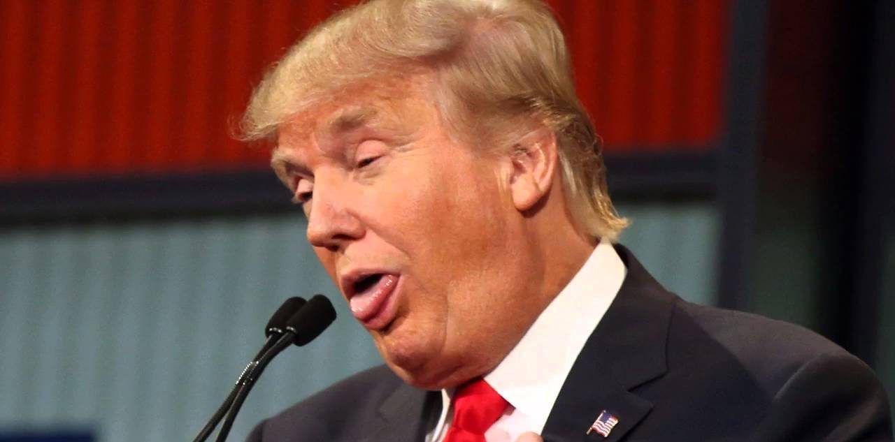 Donald Trump borra tuit y lo vuelve a publicar con corrección