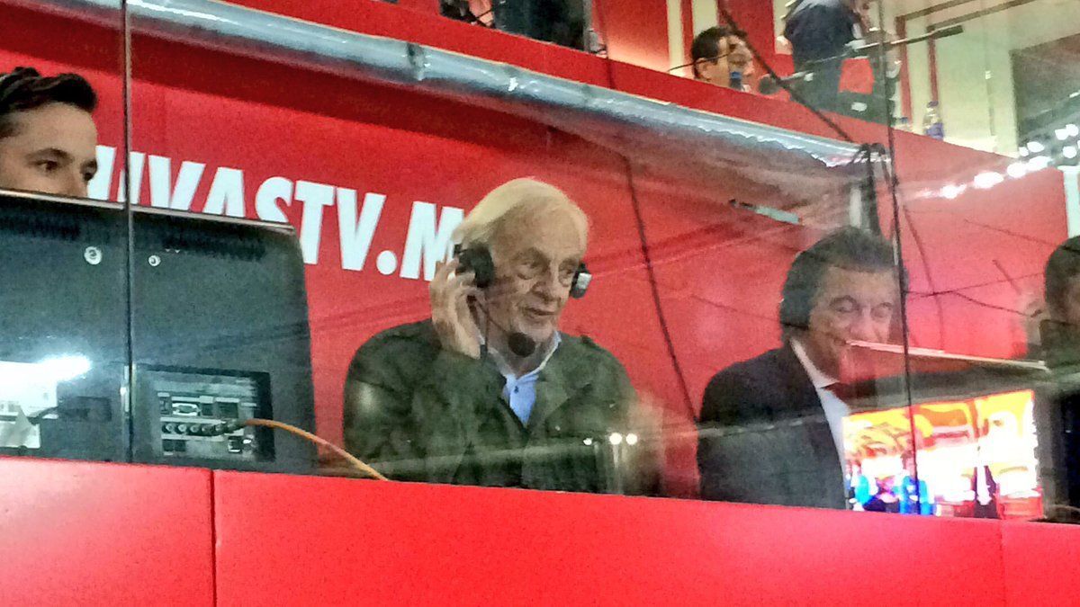 Menotti deja transmisión de partido de Chivas por gotera