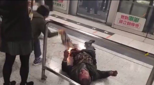 Ataque en metro de Hong Kong deja 19 lesionados - metro-hong-kong-2