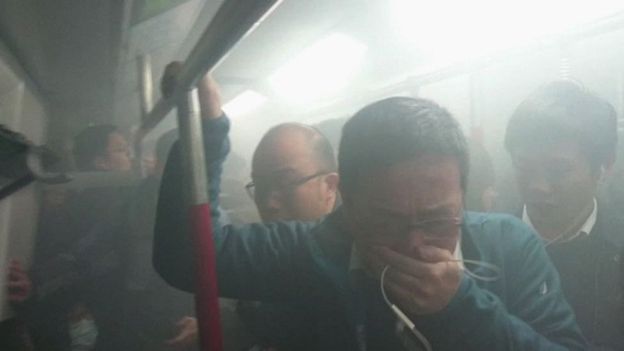 Ataque en metro de Hong Kong deja 19 lesionados