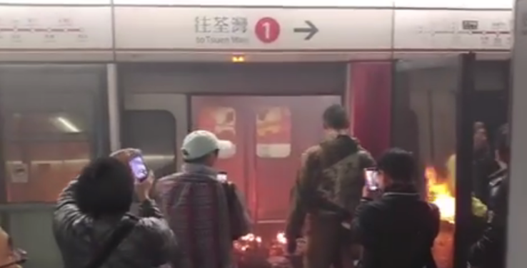 Ataque en metro de Hong Kong deja 19 lesionados - metro-hong-kong