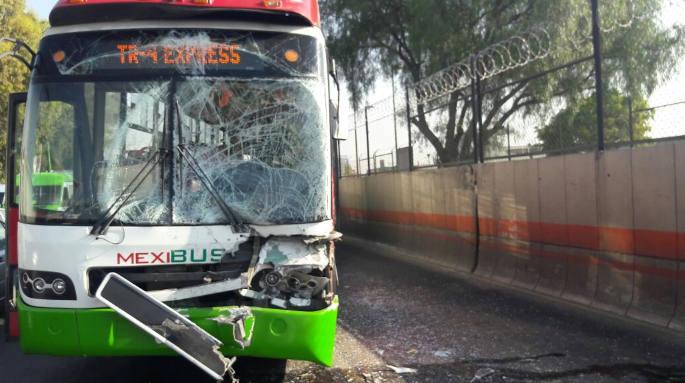 Chocan unidades del Mexibús. Al menos 15 heridos