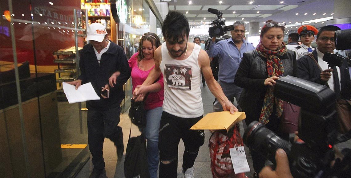 EPN recibe en el AICM a 135 migrantes provenientes de EE.UU.