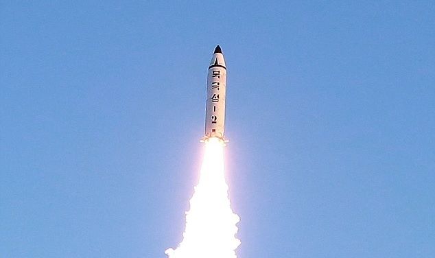 Corea del Sur, EE.UU. y Japón en alerta por ensayo de misil norcoreano