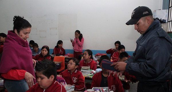 Hallan pistola de diábolos a alumno de primaria en Puebla