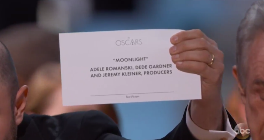Inician investigación tras error en entrega del Óscar