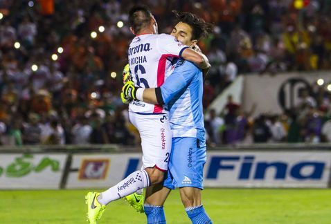 Morelia pone presión a Veracruz en la lucha por el descenso - morelia-festejo-triunfo-chiapas_fc-liga_mx-milenio-la_aficion_MILIMA20170212_0433_11