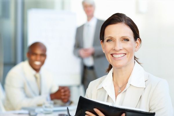 ¿Por qué las mujeres enfrentan más obstáculos para llegar a puestos de liderazgo?