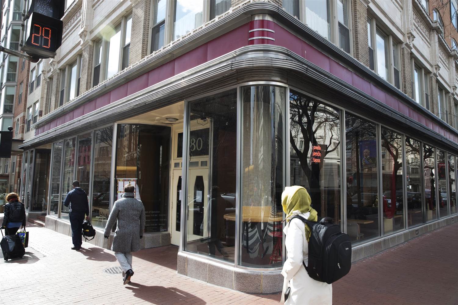 Despiden a al menos 100 personas por participar en "Un día sin inmigrantes" - negocios-migrantes