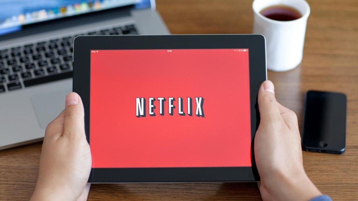 Netflix busca historias locales con impacto mundial: Reed Hastings