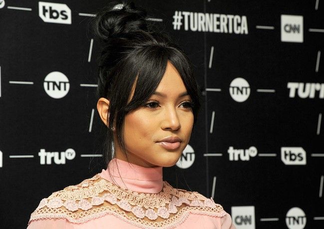 Juez ordena a Chris Brown matenerse alejado de su ex novia - novia