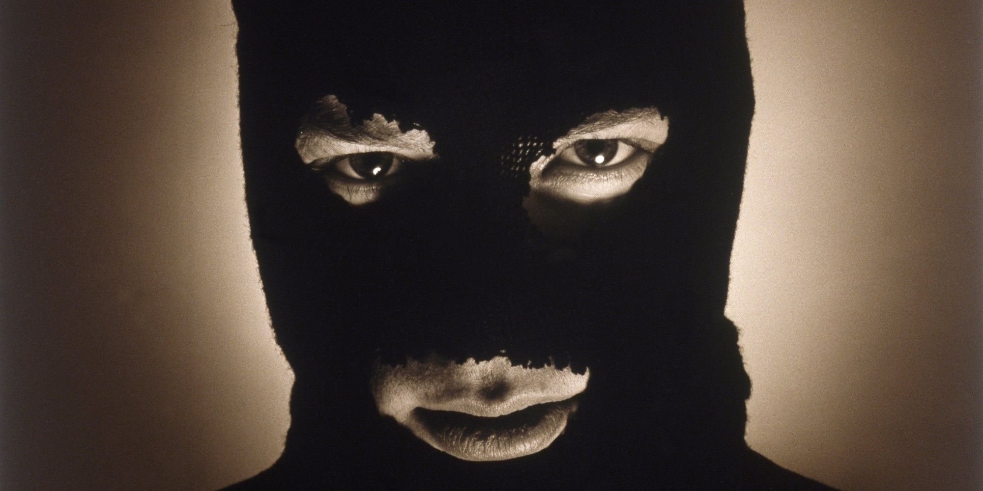 Policía detiene a ladrón que quedó atorado en una ventana