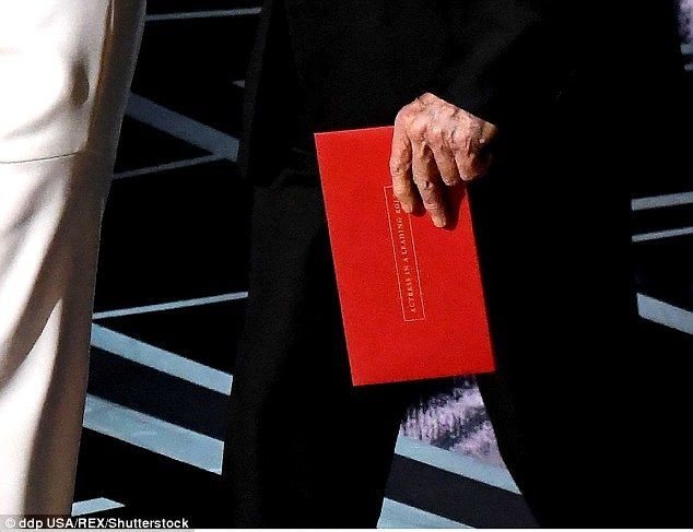 ¿Cómo ocurrió el error en la premiación a ‘Mejor Película’ en los Óscar? - oscar-4