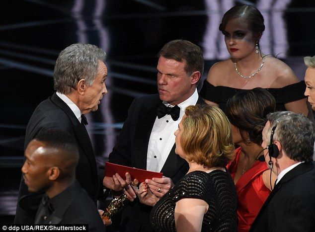 ¿Cómo ocurrió el error en la premiación a ‘Mejor Película’ en los Óscar? - oscar-6