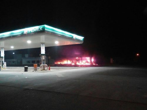 Incendian sucursal de Oxxo en Lázaro Cárdenas