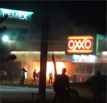 Incendian sucursal de Oxxo en Lázaro Cárdenas - oxxo